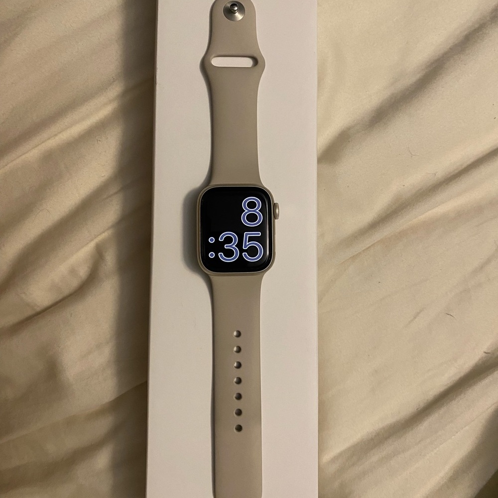 Apple  Series 7 Starlight 41 mm GPS with box